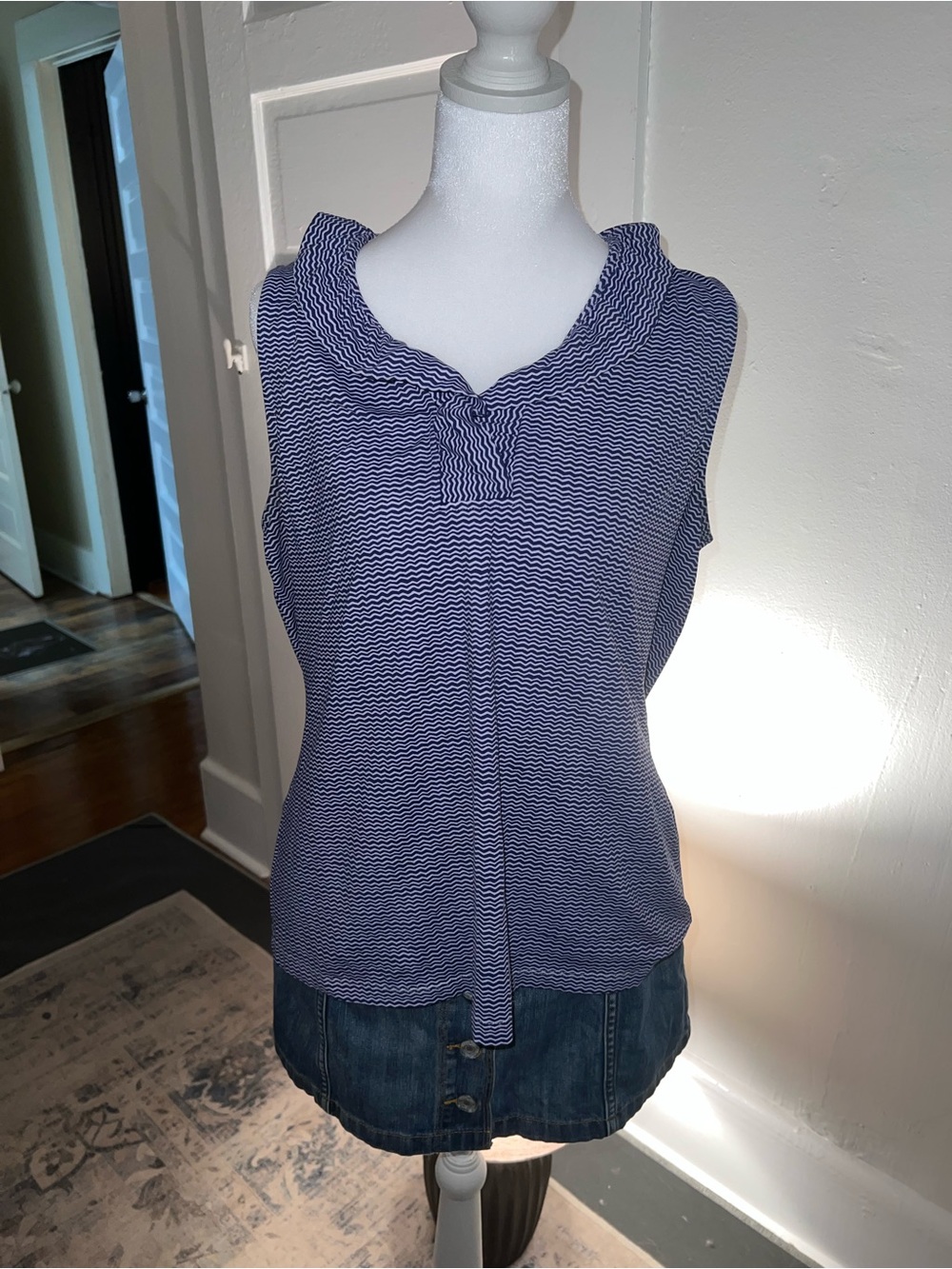 J. Mcglaughlin Geometric Blue and White Durham Sleeveless Blouse XL